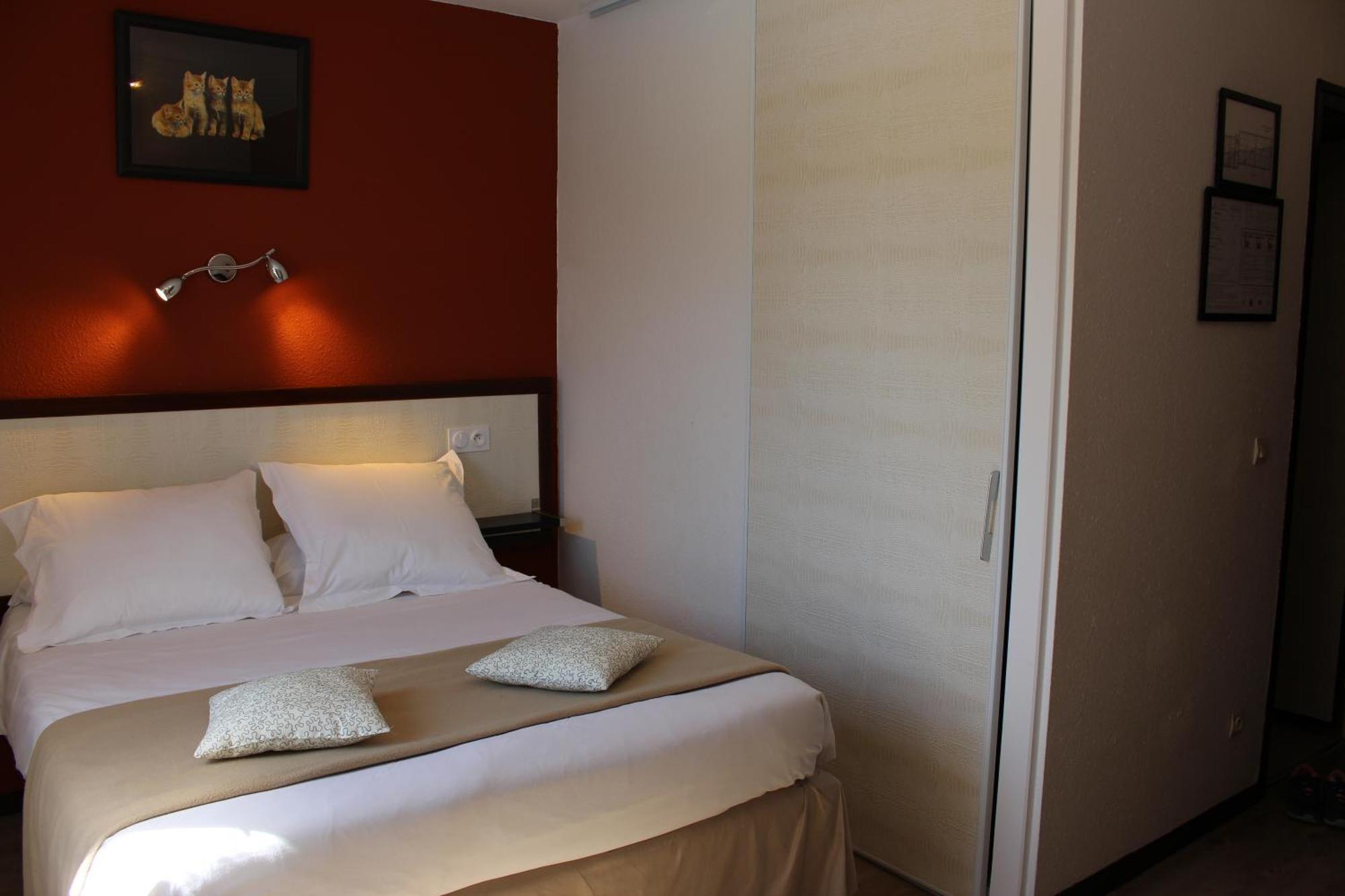 Hotel Les Gabarres Tour-de-Faure ภายนอก รูปภาพ