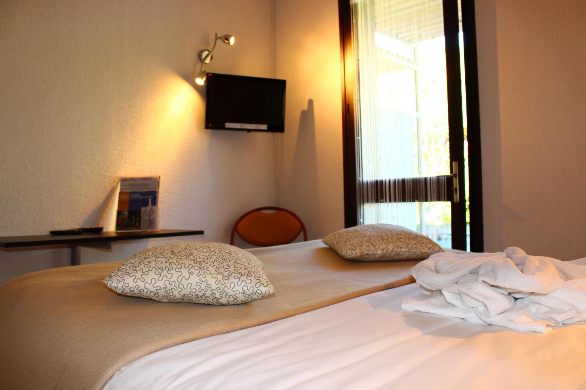 Hotel Les Gabarres Tour-de-Faure ห้อง รูปภาพ