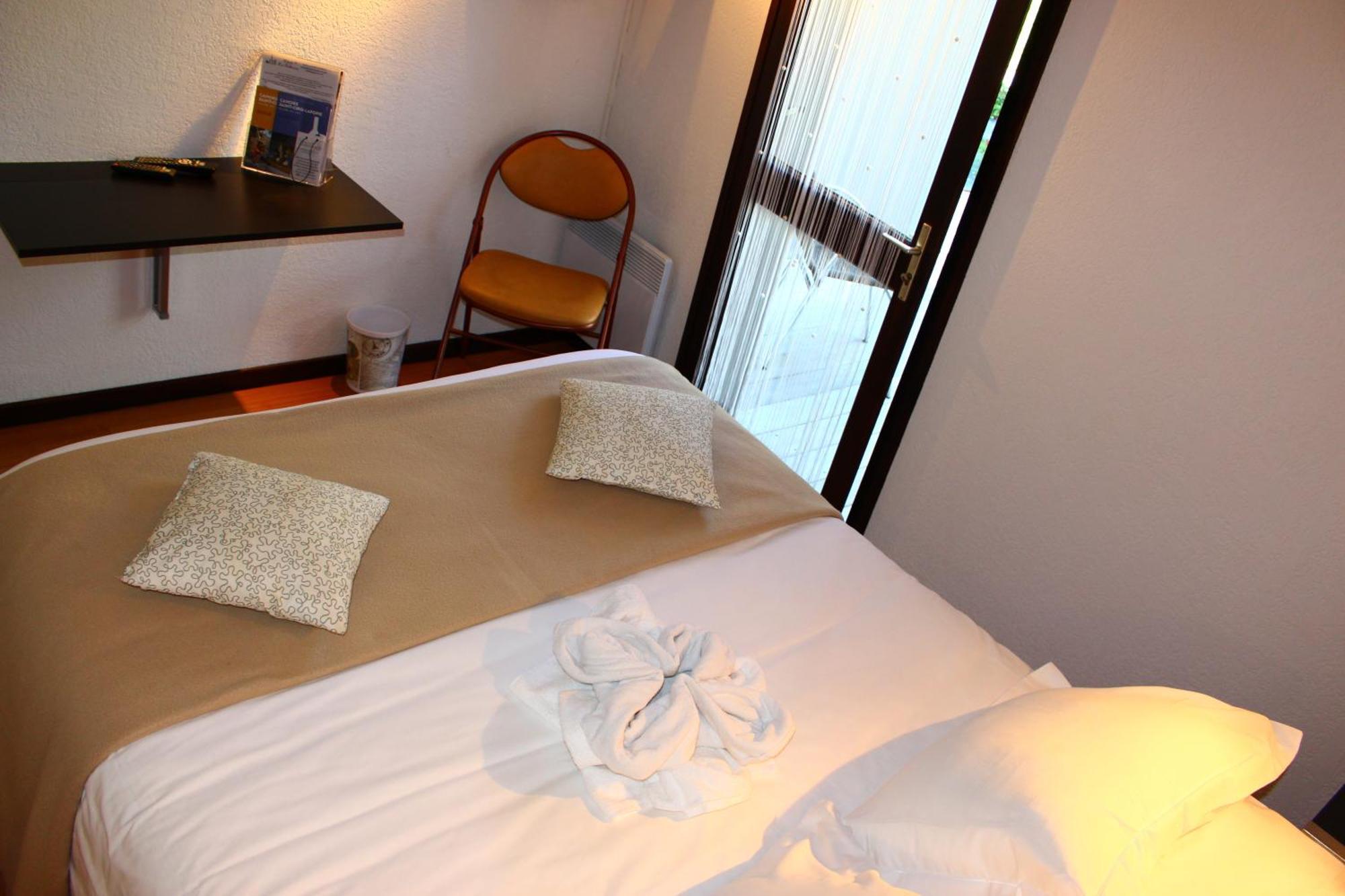 Hotel Les Gabarres Tour-de-Faure ภายนอก รูปภาพ
